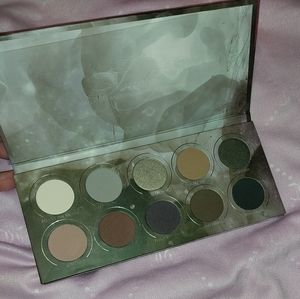 NEW Zoeva Smoky eyeshadow palette